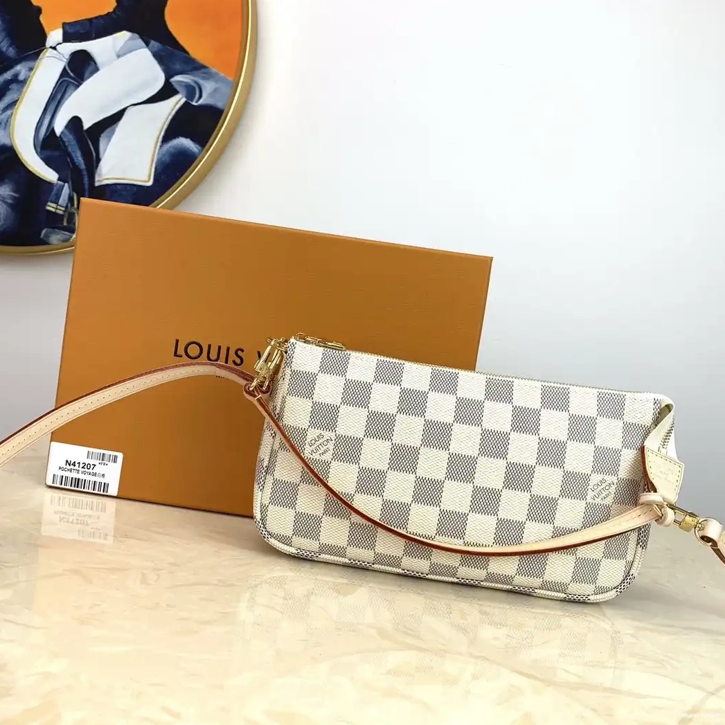 Vuitton POCHETTE ACCESSOIRES Louis 0522